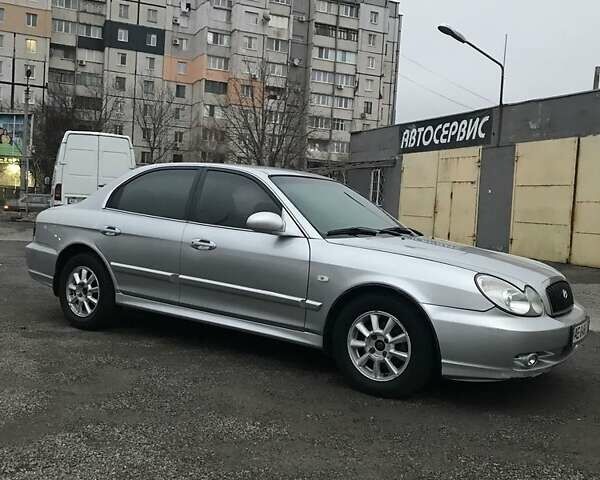 Серый Хендай Соната, объемом двигателя 2 л и пробегом 390 тыс. км за 4200 $, фото 2 на Automoto.ua