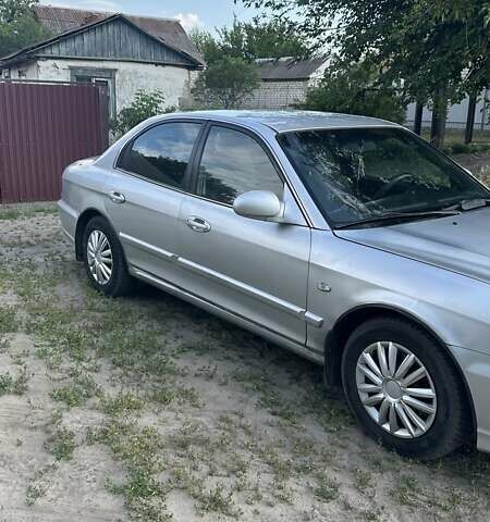 Сірий Хендай Соната, об'ємом двигуна 2 л та пробігом 230 тис. км за 2800 $, фото 3 на Automoto.ua
