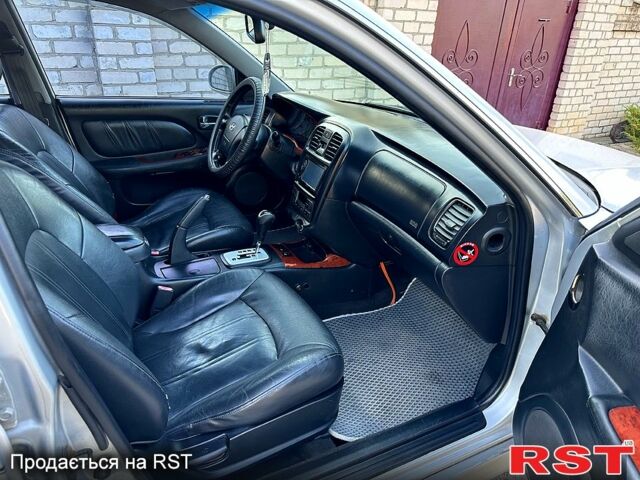 Сірий Хендай Соната, об'ємом двигуна 2 л та пробігом 260 тис. км за 4500 $, фото 11 на Automoto.ua