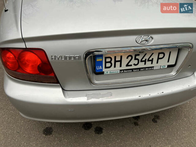 Серый Хендай Соната, объемом двигателя 2 л и пробегом 287 тыс. км за 3700 $, фото 4 на Automoto.ua