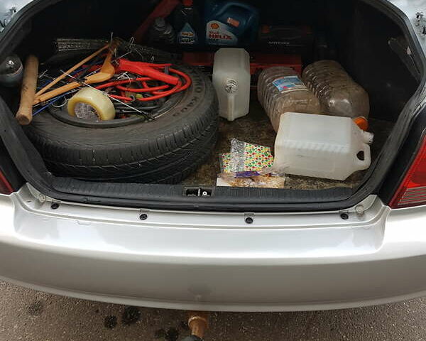 Серый Хендай Соната, объемом двигателя 2 л и пробегом 523 тыс. км за 4000 $, фото 4 на Automoto.ua