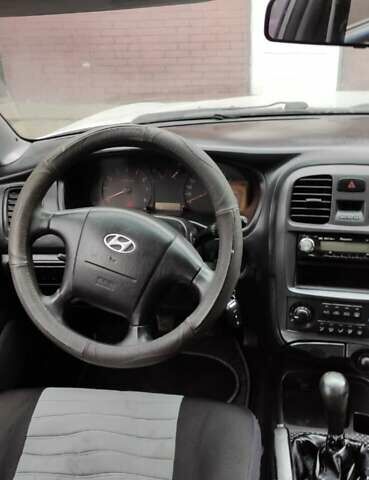 Серый Хендай Соната, объемом двигателя 2 л и пробегом 260 тыс. км за 3250 $, фото 6 на Automoto.ua