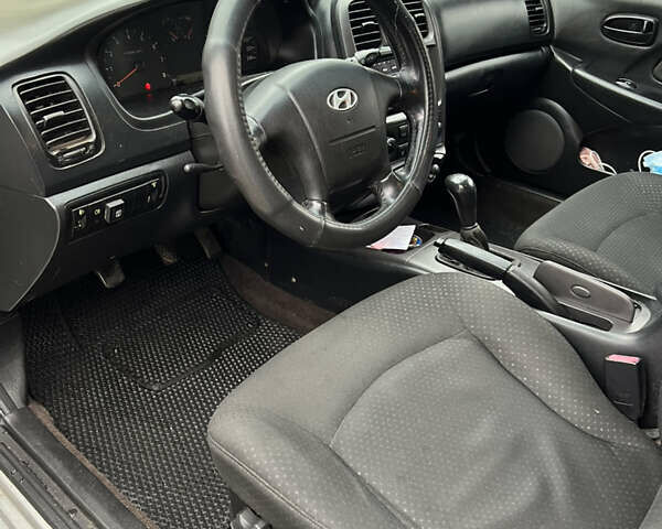 Серый Хендай Соната, объемом двигателя 2 л и пробегом 287 тыс. км за 3700 $, фото 15 на Automoto.ua