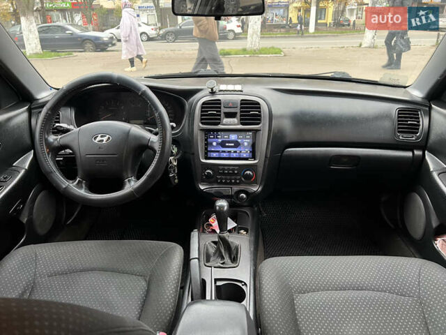 Серый Хендай Соната, объемом двигателя 2 л и пробегом 287 тыс. км за 3700 $, фото 13 на Automoto.ua