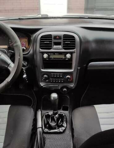 Серый Хендай Соната, объемом двигателя 2 л и пробегом 260 тыс. км за 3250 $, фото 8 на Automoto.ua