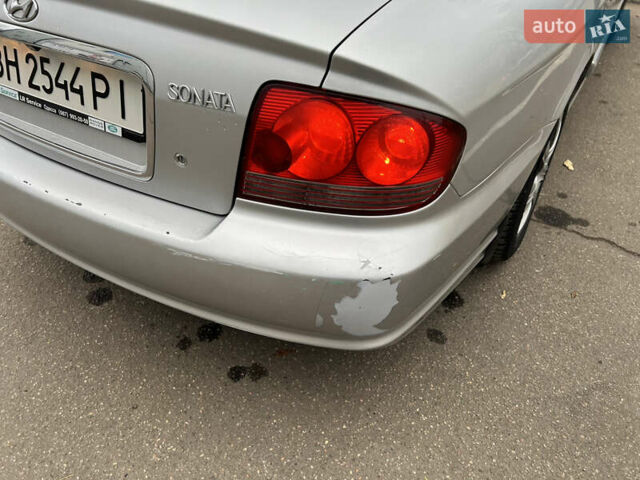 Серый Хендай Соната, объемом двигателя 2 л и пробегом 287 тыс. км за 3700 $, фото 5 на Automoto.ua