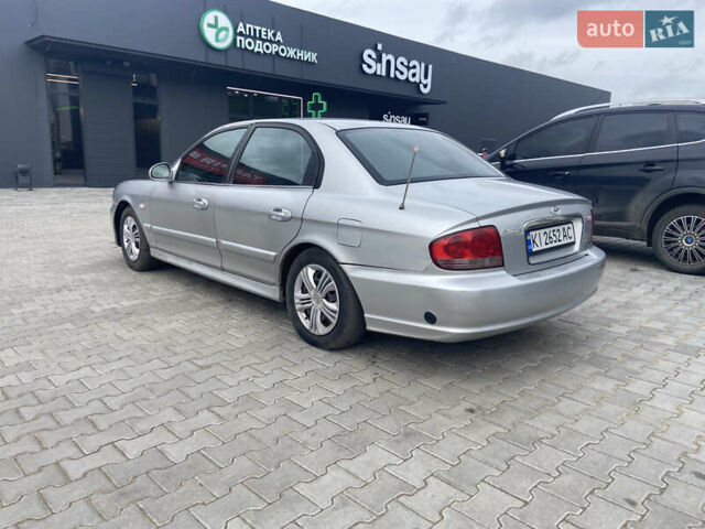 Серый Хендай Соната, объемом двигателя 2 л и пробегом 270 тыс. км за 2750 $, фото 1 на Automoto.ua