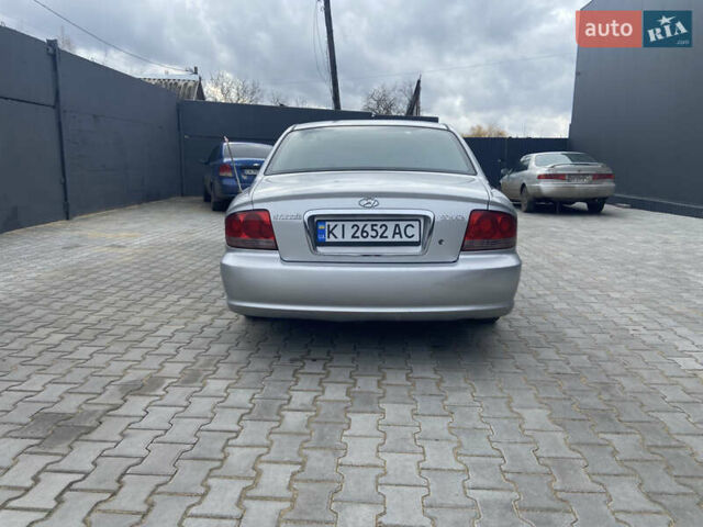 Серый Хендай Соната, объемом двигателя 2 л и пробегом 270 тыс. км за 2750 $, фото 3 на Automoto.ua