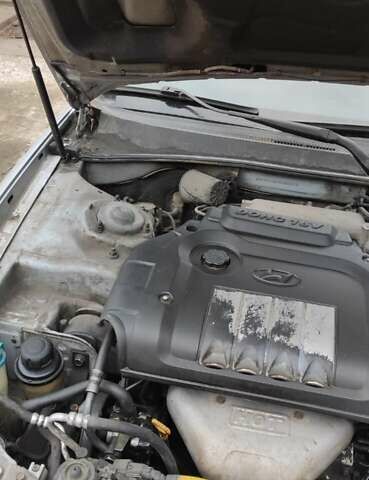 Серый Хендай Соната, объемом двигателя 2 л и пробегом 260 тыс. км за 3250 $, фото 10 на Automoto.ua