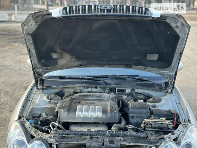 Сірий Хендай Соната, об'ємом двигуна 2 л та пробігом 370 тис. км за 3700 $, фото 5 на Automoto.ua