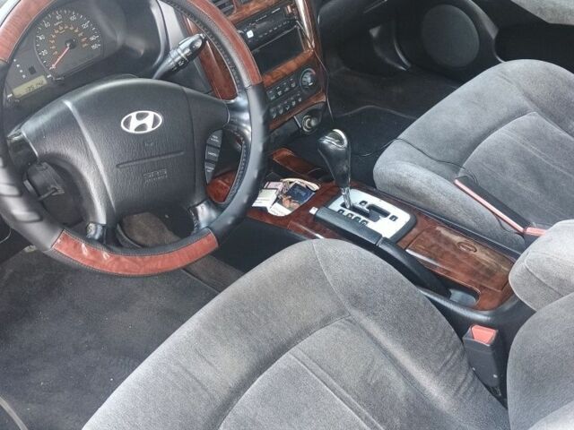 Сірий Хендай Соната, об'ємом двигуна 2.7 л та пробігом 140 тис. км за 3500 $, фото 1 на Automoto.ua