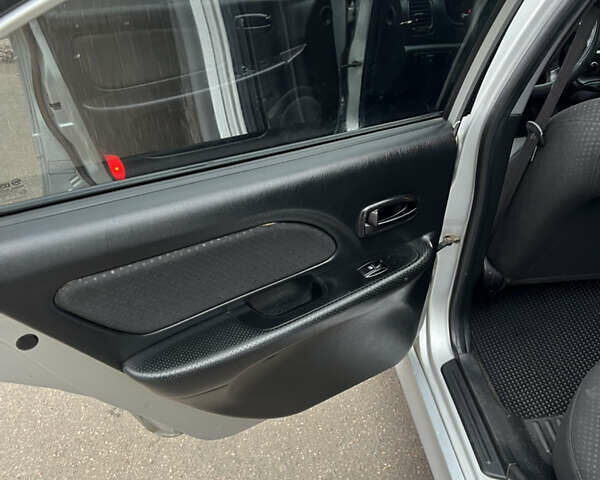 Серый Хендай Соната, объемом двигателя 2 л и пробегом 287 тыс. км за 3700 $, фото 16 на Automoto.ua