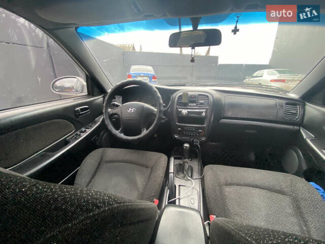 Серый Хендай Соната, объемом двигателя 2 л и пробегом 270 тыс. км за 2750 $, фото 7 на Automoto.ua