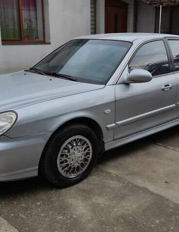 Серый Хендай Соната, объемом двигателя 2 л и пробегом 260 тыс. км за 3250 $, фото 4 на Automoto.ua