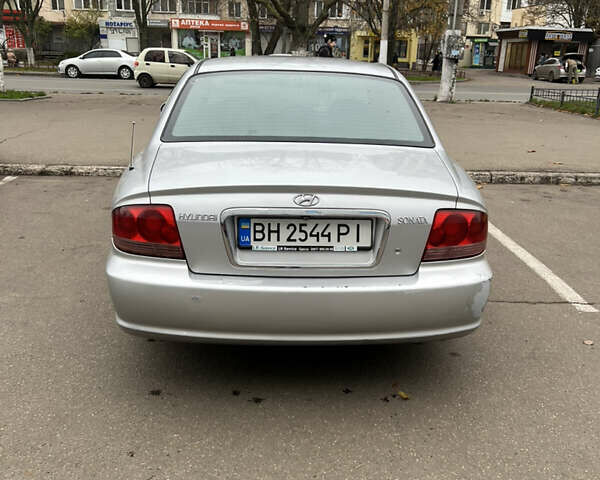 Серый Хендай Соната, объемом двигателя 2 л и пробегом 287 тыс. км за 3700 $, фото 2 на Automoto.ua