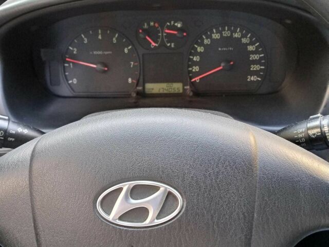 Серый Хендай Соната, объемом двигателя 2 л и пробегом 190 тыс. км за 4000 $, фото 1 на Automoto.ua