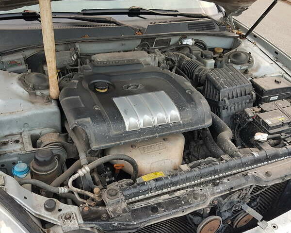 Серый Хендай Соната, объемом двигателя 2 л и пробегом 523 тыс. км за 4000 $, фото 3 на Automoto.ua