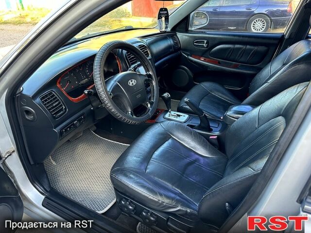 Сірий Хендай Соната, об'ємом двигуна 2 л та пробігом 260 тис. км за 4500 $, фото 6 на Automoto.ua