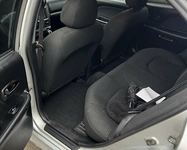 Серый Хендай Соната, объемом двигателя 2 л и пробегом 287 тыс. км за 3700 $, фото 17 на Automoto.ua