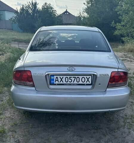 Сірий Хендай Соната, об'ємом двигуна 2 л та пробігом 230 тис. км за 2800 $, фото 2 на Automoto.ua