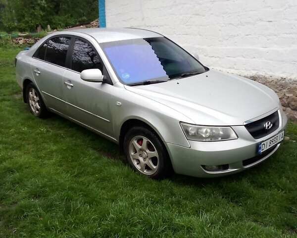 Серый Хендай Соната, объемом двигателя 2.4 л и пробегом 170 тыс. км за 5300 $, фото 1 на Automoto.ua