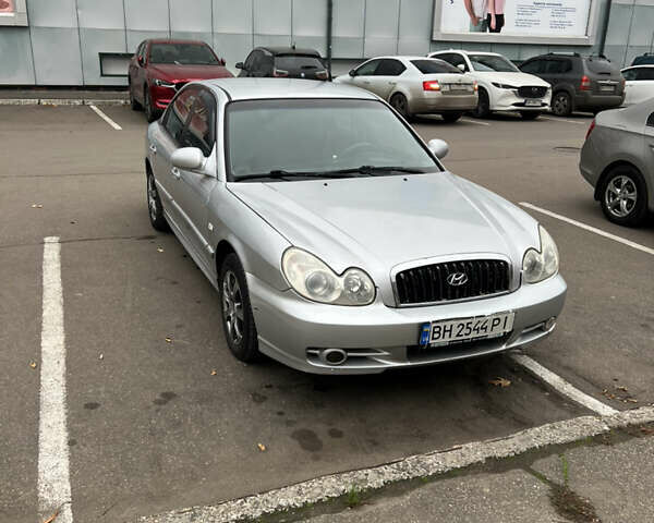 Серый Хендай Соната, объемом двигателя 2 л и пробегом 287 тыс. км за 3700 $, фото 1 на Automoto.ua