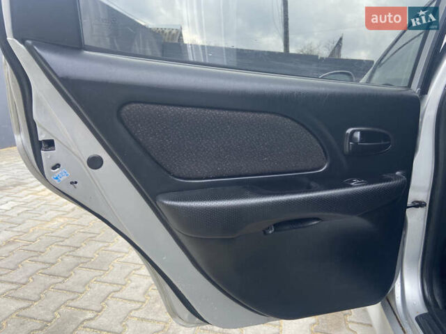 Серый Хендай Соната, объемом двигателя 2 л и пробегом 270 тыс. км за 2750 $, фото 6 на Automoto.ua