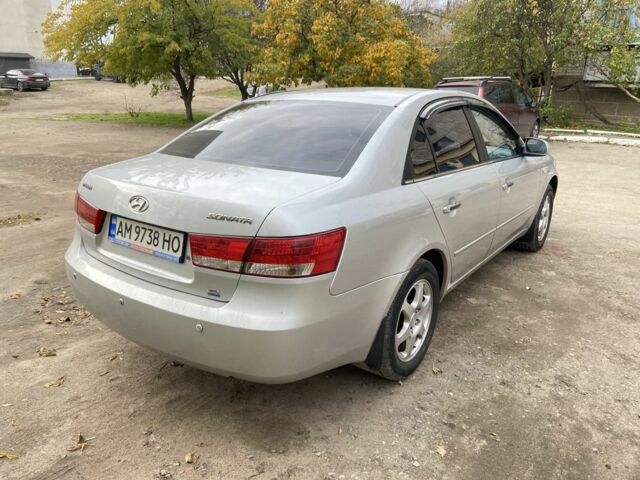 Серый Хендай Соната, объемом двигателя 2.4 л и пробегом 311 тыс. км за 4600 $, фото 1 на Automoto.ua