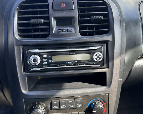 Серый Хендай Соната, объемом двигателя 2 л и пробегом 255 тыс. км за 3350 $, фото 11 на Automoto.ua