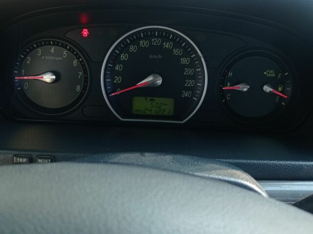 Серый Хендай Соната, объемом двигателя 2.4 л и пробегом 241 тыс. км за 4000 $, фото 5 на Automoto.ua