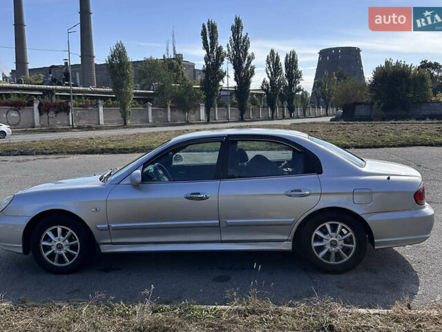 Серый Хендай Соната, объемом двигателя 2 л и пробегом 255 тыс. км за 3350 $, фото 7 на Automoto.ua