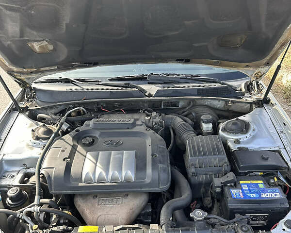 Серый Хендай Соната, объемом двигателя 2 л и пробегом 255 тыс. км за 3350 $, фото 14 на Automoto.ua