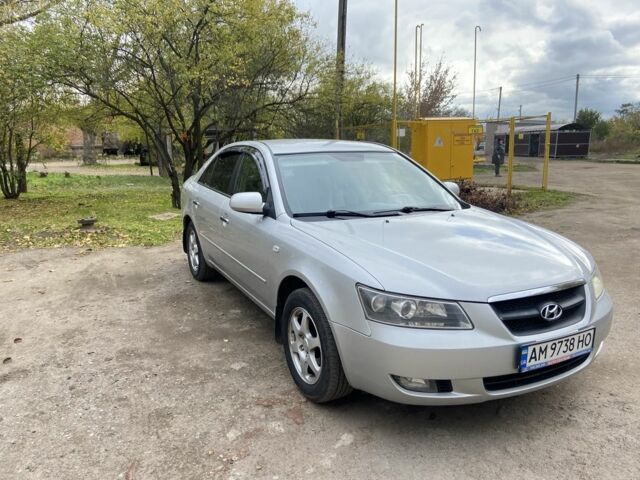 Серый Хендай Соната, объемом двигателя 2.4 л и пробегом 311 тыс. км за 4600 $, фото 2 на Automoto.ua