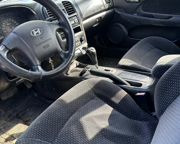 Серый Хендай Соната, объемом двигателя 2 л и пробегом 255 тыс. км за 3350 $, фото 9 на Automoto.ua