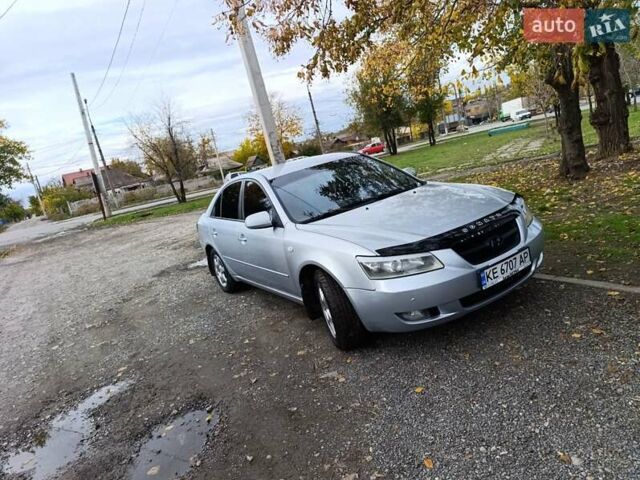 Сірий Хендай Соната, об'ємом двигуна 2.4 л та пробігом 275 тис. км за 4700 $, фото 1 на Automoto.ua