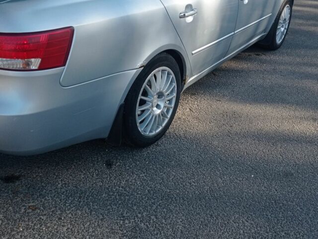 Серый Хендай Соната, объемом двигателя 2.4 л и пробегом 241 тыс. км за 4000 $, фото 10 на Automoto.ua