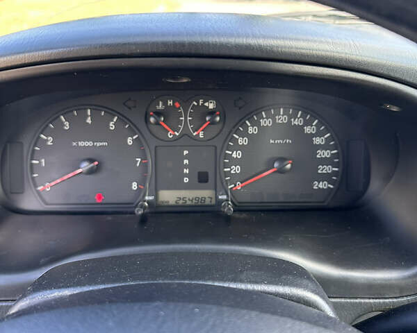 Серый Хендай Соната, объемом двигателя 2 л и пробегом 255 тыс. км за 3350 $, фото 13 на Automoto.ua