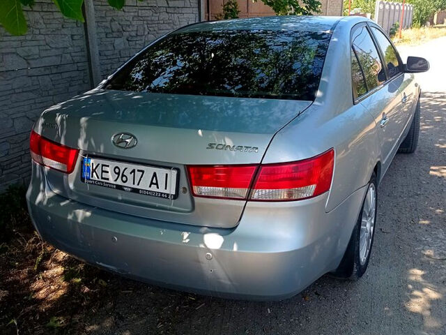 Сірий Хендай Соната, об'ємом двигуна 2.4 л та пробігом 240 тис. км за 4700 $, фото 6 на Automoto.ua