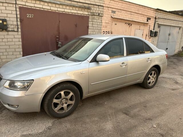 Серый Хендай Соната, объемом двигателя 2.4 л и пробегом 230 тыс. км за 4500 $, фото 2 на Automoto.ua