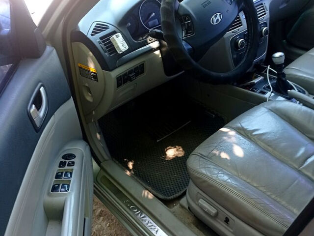 Сірий Хендай Соната, об'ємом двигуна 2.4 л та пробігом 240 тис. км за 4700 $, фото 5 на Automoto.ua