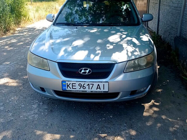 Сірий Хендай Соната, об'ємом двигуна 2.4 л та пробігом 240 тис. км за 4700 $, фото 9 на Automoto.ua