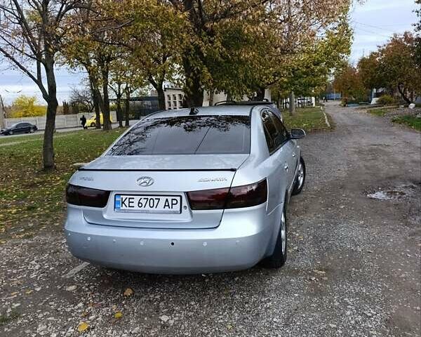Сірий Хендай Соната, об'ємом двигуна 2.4 л та пробігом 275 тис. км за 4700 $, фото 4 на Automoto.ua