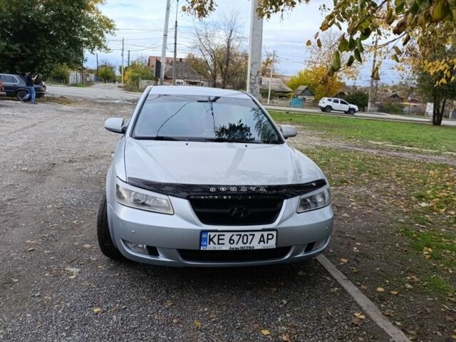 Серый Хендай Соната, объемом двигателя 2.4 л и пробегом 273 тыс. км за 5000 $, фото 1 на Automoto.ua