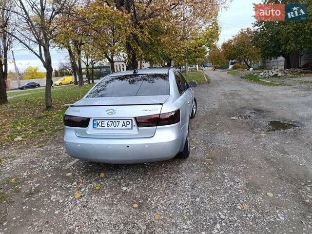 Сірий Хендай Соната, об'ємом двигуна 2.4 л та пробігом 275 тис. км за 4700 $, фото 5 на Automoto.ua