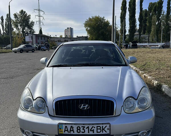 Серый Хендай Соната, объемом двигателя 2 л и пробегом 255 тыс. км за 3350 $, фото 1 на Automoto.ua