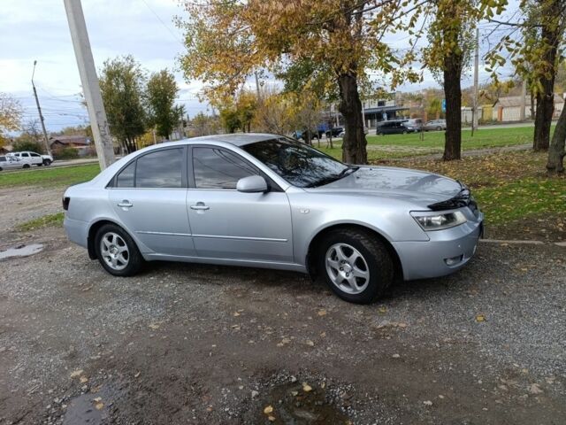 Серый Хендай Соната, объемом двигателя 2.4 л и пробегом 273 тыс. км за 5000 $, фото 3 на Automoto.ua