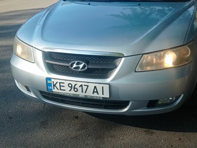 Серый Хендай Соната, объемом двигателя 2.4 л и пробегом 241 тыс. км за 4000 $, фото 12 на Automoto.ua