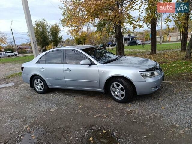 Сірий Хендай Соната, об'ємом двигуна 2.4 л та пробігом 275 тис. км за 4700 $, фото 3 на Automoto.ua