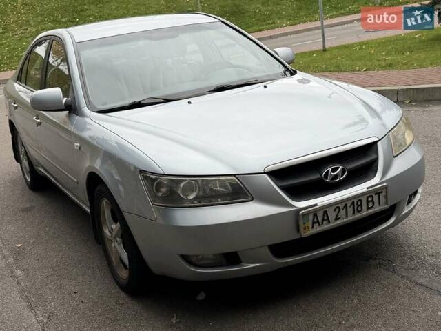 Серый Хендай Соната, объемом двигателя 2.4 л и пробегом 200 тыс. км за 3700 $, фото 7 на Automoto.ua