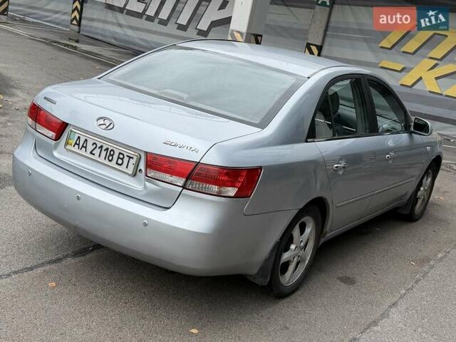 Серый Хендай Соната, объемом двигателя 2.4 л и пробегом 200 тыс. км за 3700 $, фото 8 на Automoto.ua